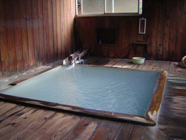 Onsen การแช่น้ำแร่หรือบ่อน้ำพุร้อนที่เกิดจากน้ำซึมผ่านชั้นของดิน