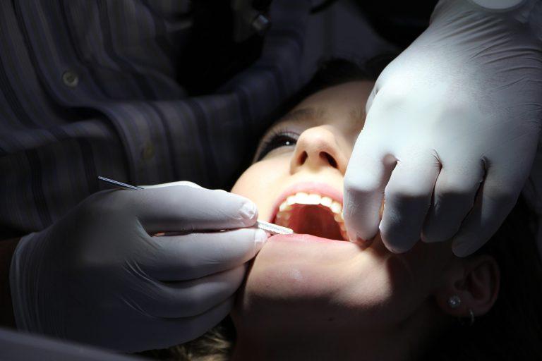 ฟันคุดคืออะไร มาทำความรู้จักฟันคุด พร้อมแนะนำแนวทางการรักษาเบื้องต้น