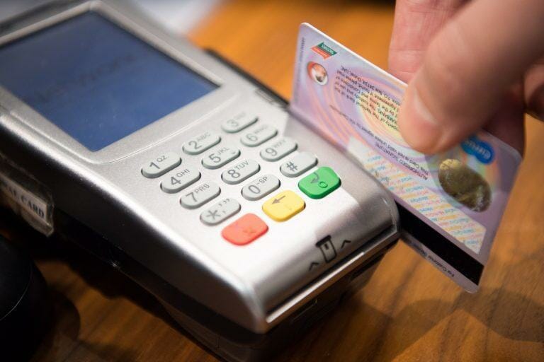 บัตรเครดิตคืออะไร มีประโยชน์อย่างไร ควรใช้หรือไม่มีคำแนะนำให้
